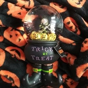 Halloween Snow Globe 🎃